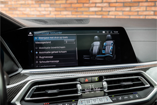 BMW X5 xDrive45e M-Sport | Panorama | Laser | H&K | Trekhaak | Carbon | ACC | Massage | Stoelventilatie | Nardo Grey | Dealer onderhouden