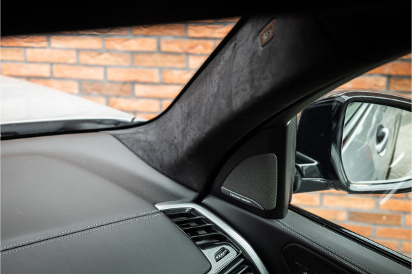 BMW X5 xDrive45e M-Sport | Panorama | Laser | H&K | Trekhaak | Carbon | ACC | Massage | Stoelventilatie | Nardo Grey | Dealer onderhouden
