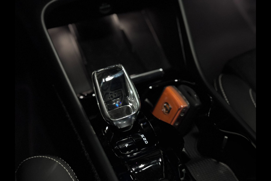 Volvo XC40 2.0 B4 Ultimate Dark | PANO | HARMAN KARDON | DEALER ONDERH.