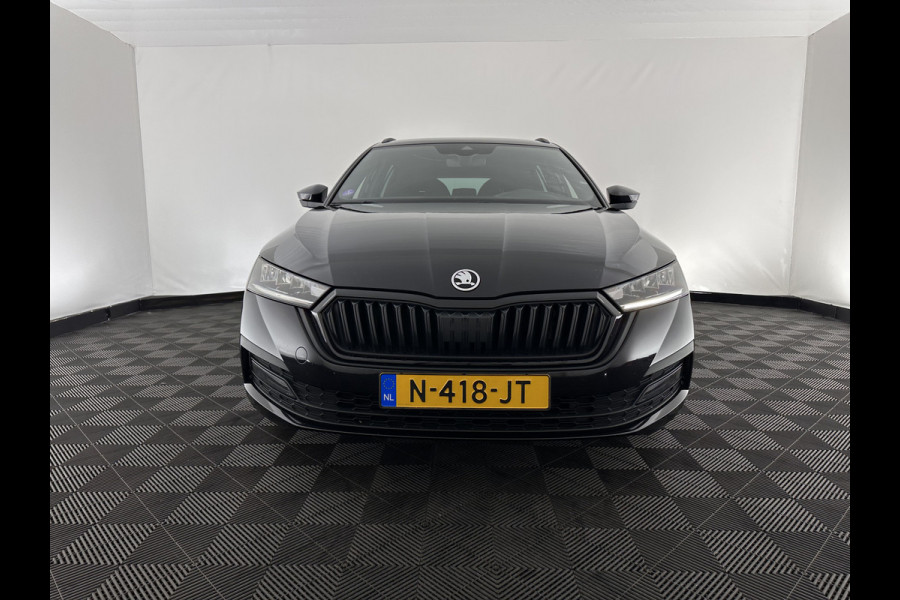 Škoda Octavia Combi 1.0 TSI Sport Business (INCL-BTW) *DIGI-COCKPIT | SPORTSEATS | NAVI-FULLMAP | PRIVACYGLASS | KEYLESS | DAB | ECC | PDC | CRUISE | TOWBAR | 17''ALU*