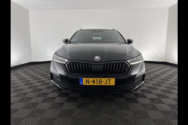 Škoda Octavia Combi 1.0 TSI Sport Business (INCL-BTW) *DIGI-COCKPIT | SPORTSEATS | NAVI-FULLMAP | PRIVACYGLASS | KEYLESS | DAB | ECC | PDC | CRUISE | TOWBAR | 17''ALU*