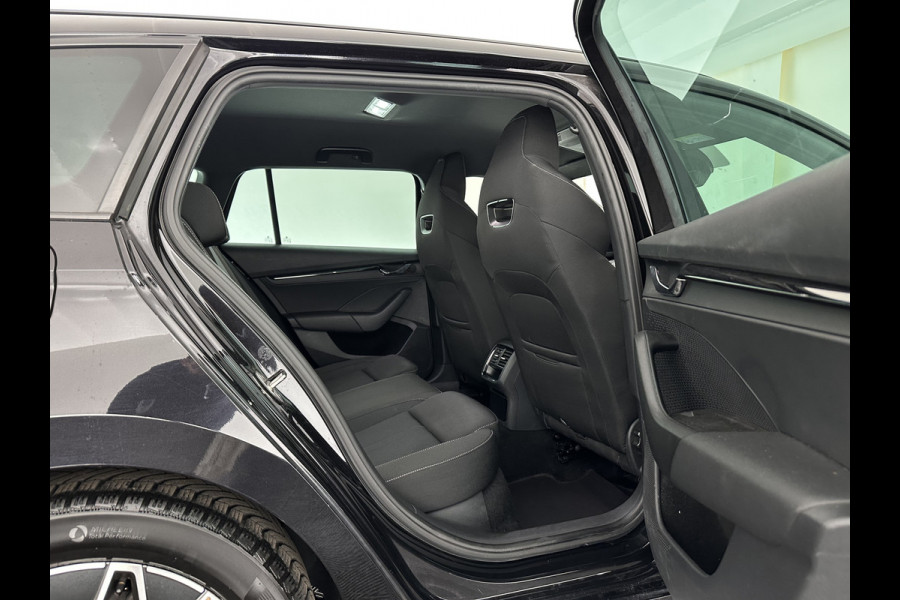 Škoda Octavia Combi 1.0 TSI Sport Business (INCL-BTW) *DIGI-COCKPIT | SPORTSEATS | NAVI-FULLMAP | PRIVACYGLASS | KEYLESS | DAB | ECC | PDC | CRUISE | TOWBAR | 17''ALU*