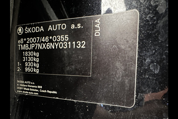 Škoda Octavia Combi 1.0 TSI Sport Business (INCL-BTW) *DIGI-COCKPIT | SPORTSEATS | NAVI-FULLMAP | PRIVACYGLASS | KEYLESS | DAB | ECC | PDC | CRUISE | TOWBAR | 17''ALU*