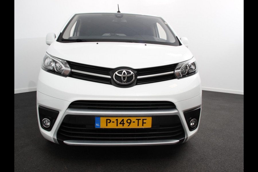 Toyota PROACE Electric Verso 8p SOH 89% Navigatie Parkeersensoren Cruise Control Stoelverwarming Climate Control LM Velgen