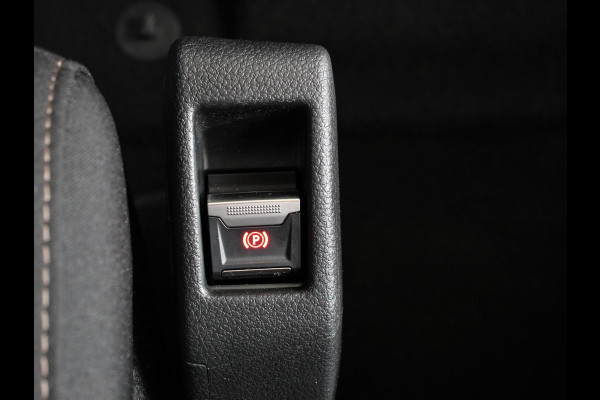 Toyota PROACE Electric Verso 8p SOH 89% Navigatie Parkeersensoren Cruise Control Stoelverwarming Climate Control LM Velgen