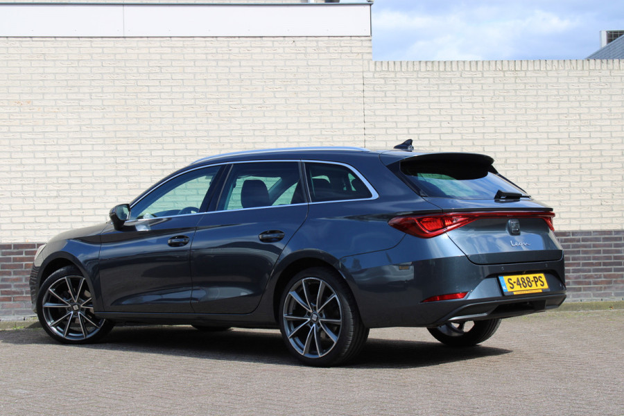 Seat Leon Sportstourer 1.5 eTSI Style Business Intense | Trekhaak | Adaptieve cruise | Camera | Navigatie | Keyless