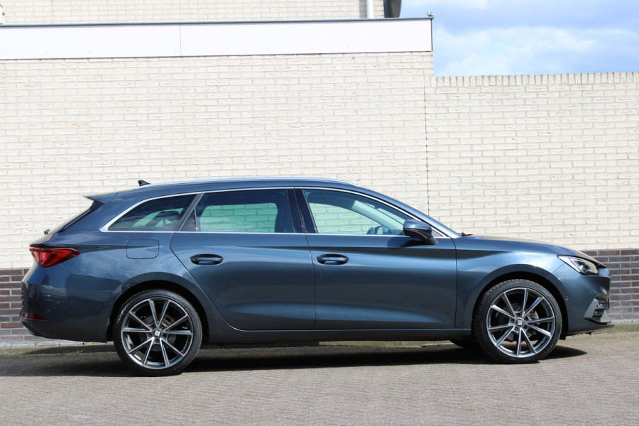 Seat Leon Sportstourer 1.5 eTSI Style Business Intense | Trekhaak | Adaptieve cruise | Camera | Navigatie | Keyless