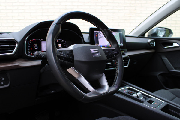 Seat Leon Sportstourer 1.5 eTSI Style Business Intense | Trekhaak | Adaptieve cruise | Camera | Navigatie | Keyless