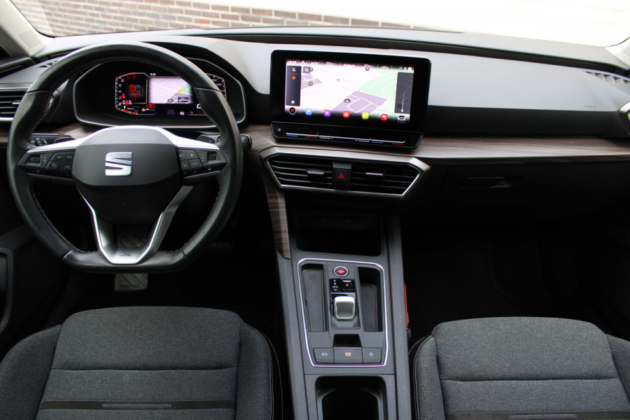 Seat Leon Sportstourer 1.5 eTSI Style Business Intense | Trekhaak | Adaptieve cruise | Camera | Navigatie | Keyless