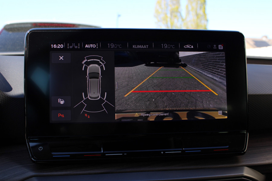 Seat Leon Sportstourer 1.5 eTSI Style Business Intense | Trekhaak | Adaptieve cruise | Camera | Navigatie | Keyless