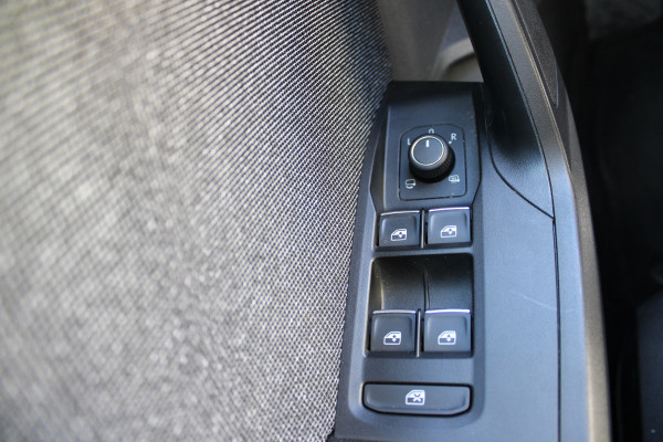 Seat Leon Sportstourer 1.5 eTSI Style Business Intense | Trekhaak | Adaptieve cruise | Camera | Navigatie | Keyless