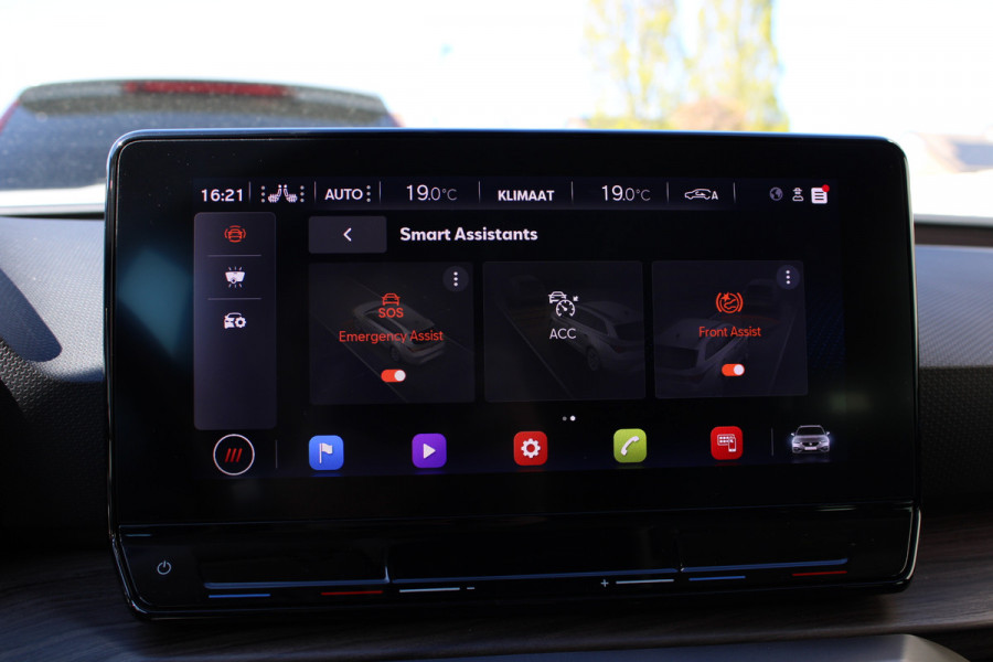 Seat Leon Sportstourer 1.5 eTSI Style Business Intense | Trekhaak | Adaptieve cruise | Camera | Navigatie | Keyless