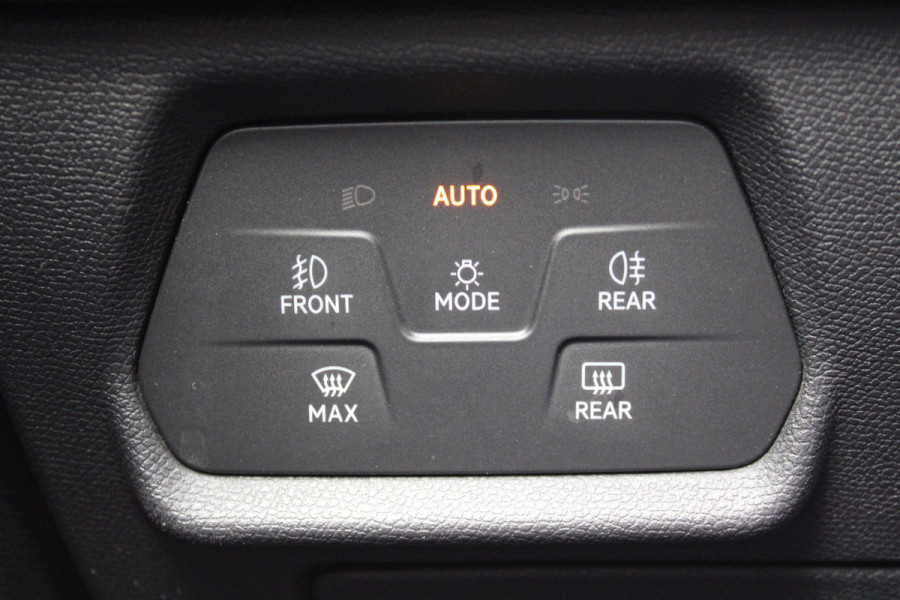 Seat Leon Sportstourer 1.5 eTSI Style Business Intense | Trekhaak | Adaptieve cruise | Camera | Navigatie | Keyless