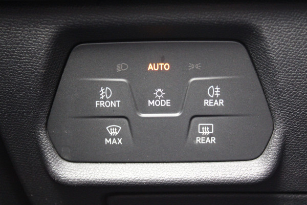 Seat Leon Sportstourer 1.5 eTSI Style Business Intense | Trekhaak | Adaptieve cruise | Camera | Navigatie | Keyless