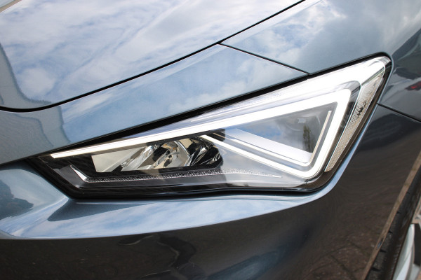 Seat Leon Sportstourer 1.5 eTSI Style Business Intense | Trekhaak | Adaptieve cruise | Camera | Navigatie | Keyless