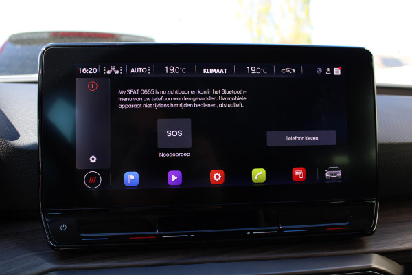 Seat Leon Sportstourer 1.5 eTSI Style Business Intense | Trekhaak | Adaptieve cruise | Camera | Navigatie | Keyless