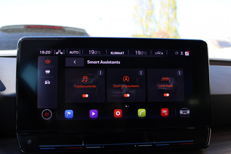 Seat Leon Sportstourer 1.5 eTSI Style Business Intense | Trekhaak | Adaptieve cruise | Camera | Navigatie | Keyless