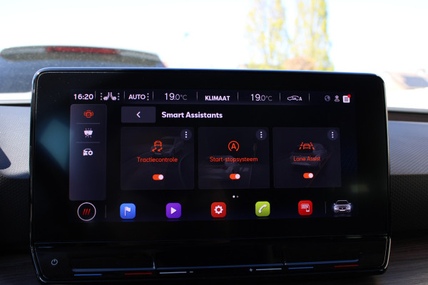 Seat Leon Sportstourer 1.5 eTSI Style Business Intense | Trekhaak | Adaptieve cruise | Camera | Navigatie | Keyless