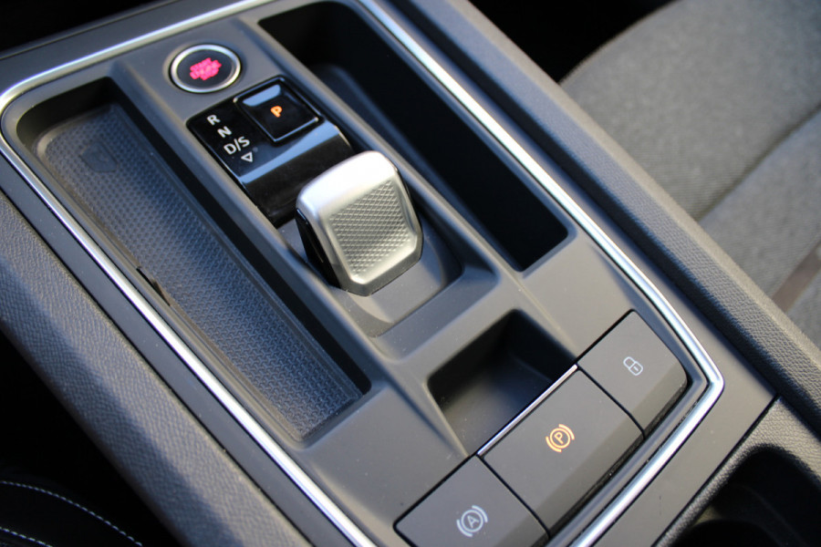 Seat Leon Sportstourer 1.5 eTSI Style Business Intense | Trekhaak | Adaptieve cruise | Camera | Navigatie | Keyless