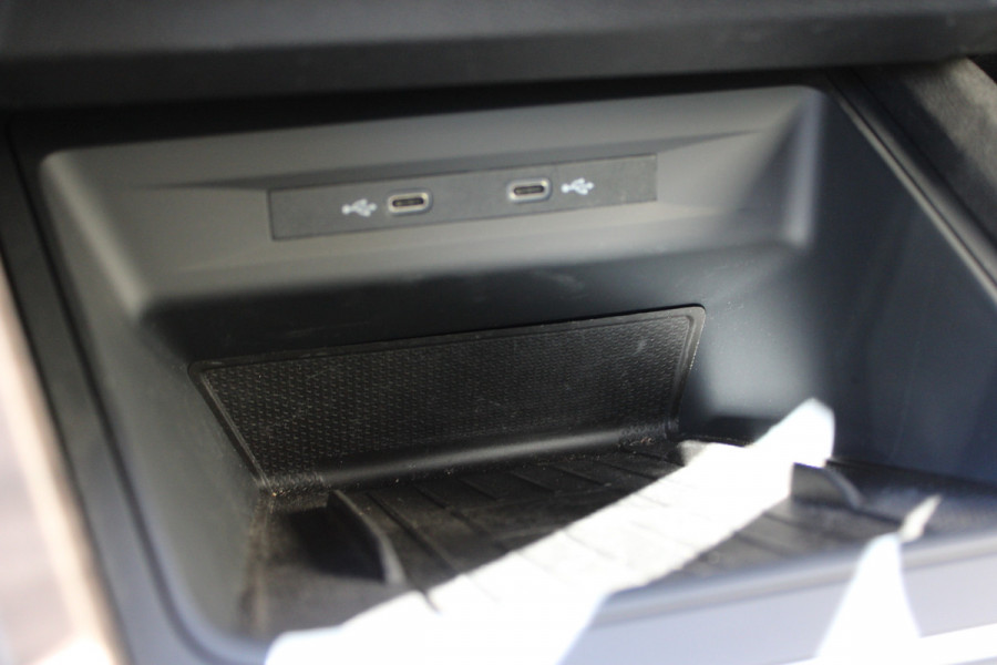 Seat Leon Sportstourer 1.5 eTSI Style Business Intense | Trekhaak | Adaptieve cruise | Camera | Navigatie | Keyless