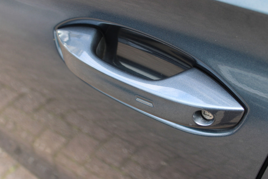 Seat Leon Sportstourer 1.5 eTSI Style Business Intense | Trekhaak | Adaptieve cruise | Camera | Navigatie | Keyless