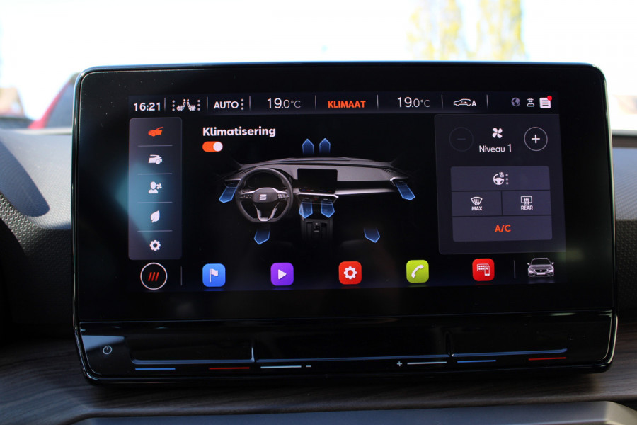 Seat Leon Sportstourer 1.5 eTSI Style Business Intense | Trekhaak | Adaptieve cruise | Camera | Navigatie | Keyless