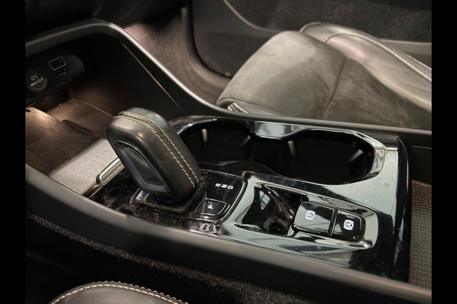Volvo XC40 T4 Aut. Plug-in Hybrid R-Design ACC Stoelverwarming Trekhaak Parkeercamera 211pk