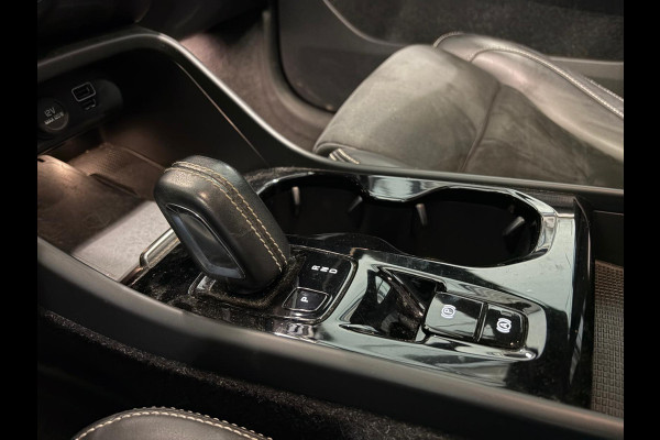 Volvo XC40 T4 Aut. Plug-in Hybrid R-Design ACC Stoelverwarming Trekhaak Parkeercamera 211pk