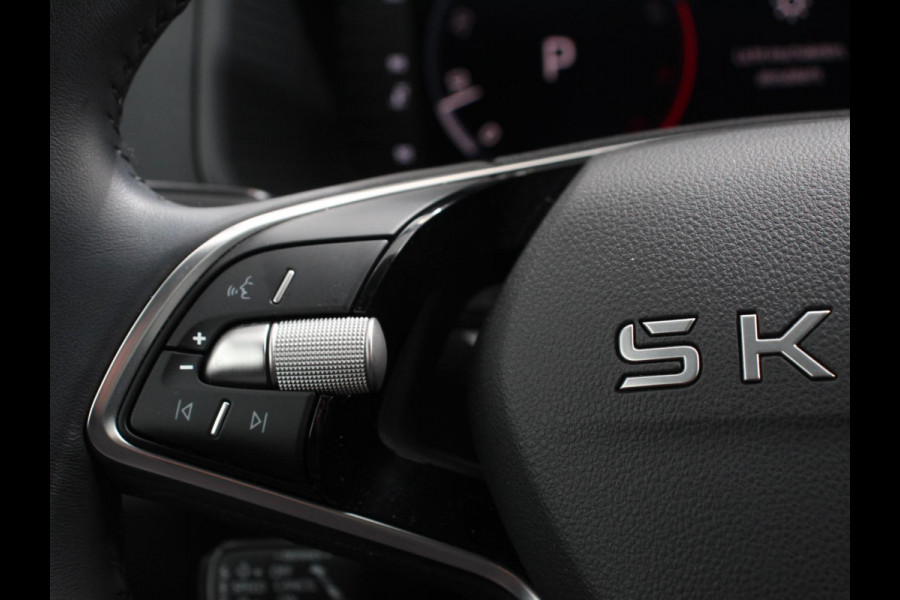 Škoda Karoq 1.5 TSI 150pk Automaat ACT Selection Navigatie Apple Carplay/Android Auto Camera Parkeer sensoren Adaptive Cruise Control Lichtmetalen Velgen Digitale Cockpit