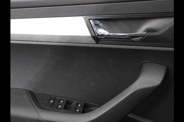 Škoda Karoq 1.5 TSI 150pk Automaat ACT Selection Navigatie Apple Carplay/Android Auto Camera Parkeer sensoren Adaptive Cruise Control Lichtmetalen Velgen Digitale Cockpit