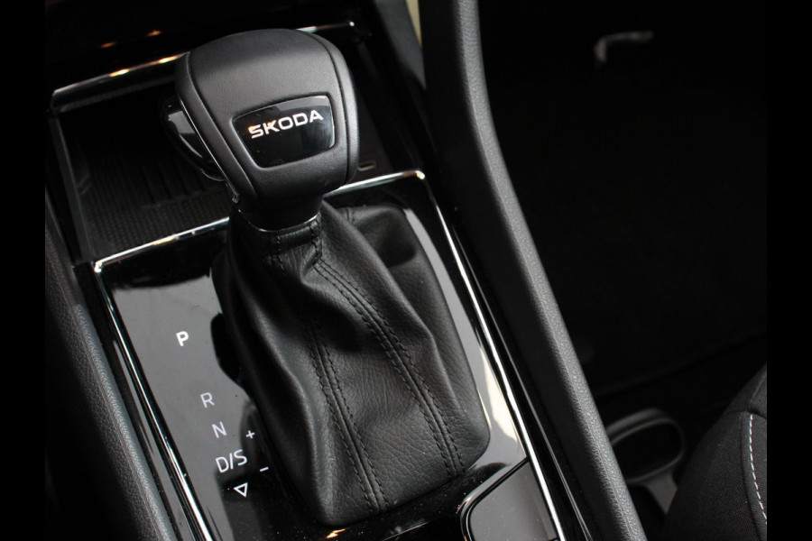 Škoda Karoq 1.5 TSI 150pk Automaat ACT Selection Navigatie Apple Carplay/Android Auto Camera Parkeer sensoren Adaptive Cruise Control Lichtmetalen Velgen Digitale Cockpit