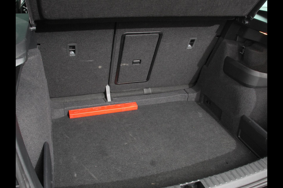 Škoda Karoq 1.5 TSI 150pk Automaat ACT Selection Navigatie Apple Carplay/Android Auto Camera Parkeer sensoren Adaptive Cruise Control Lichtmetalen Velgen Digitale Cockpit