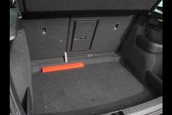 Škoda Karoq 1.5 TSI 150pk Automaat ACT Selection Navigatie Apple Carplay/Android Auto Camera Parkeer sensoren Adaptive Cruise Control Lichtmetalen Velgen Digitale Cockpit