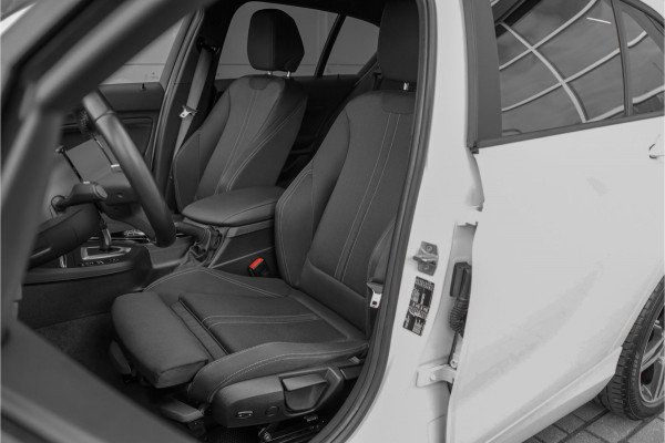 BMW 1-serie 118i Sport Line Edition M-Stuur Navi Pro Camera 34.000 KM