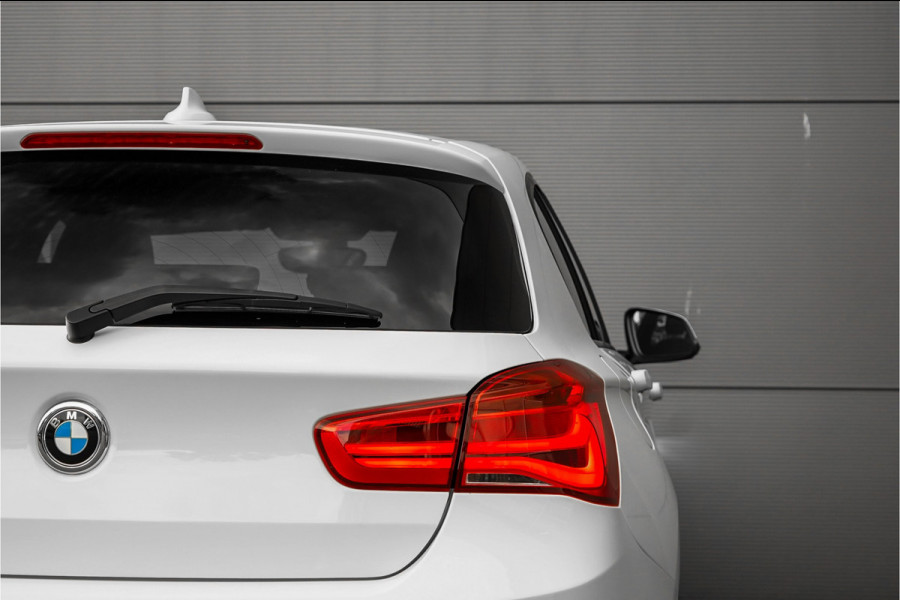 BMW 1-serie 118i Sport Line Edition M-Stuur Navi Pro Camera 34.000 KM