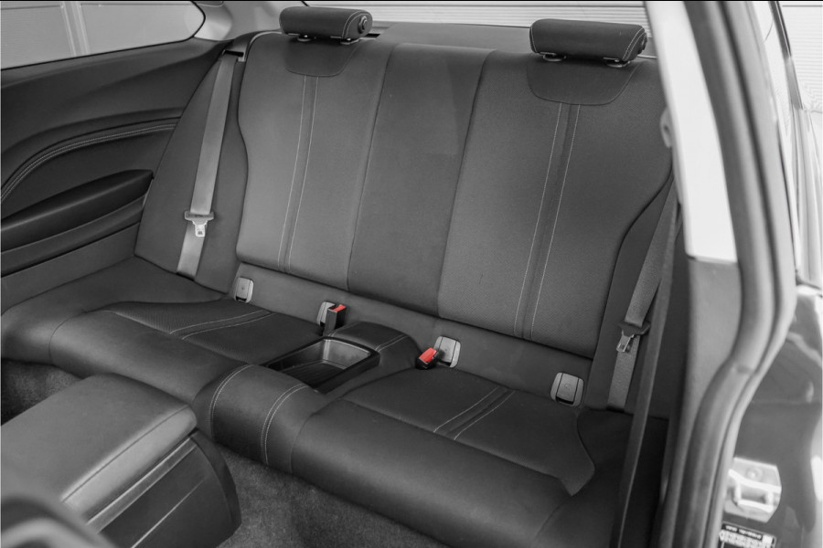 BMW 2 Serie Coupé 218i Executive Edition Camera Parkeerhulp 18"