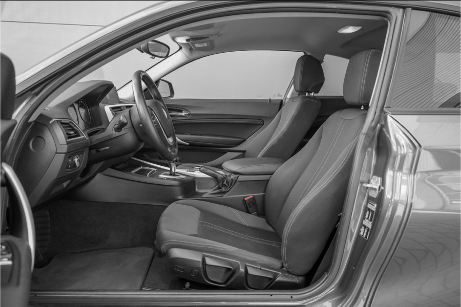BMW 2 Serie Coupé 218i Executive Edition Camera Parkeerhulp 18"