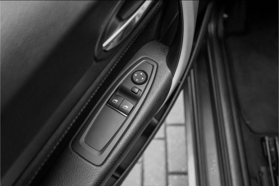 BMW 2 Serie Coupé 218i Executive Edition Camera Parkeerhulp 18"