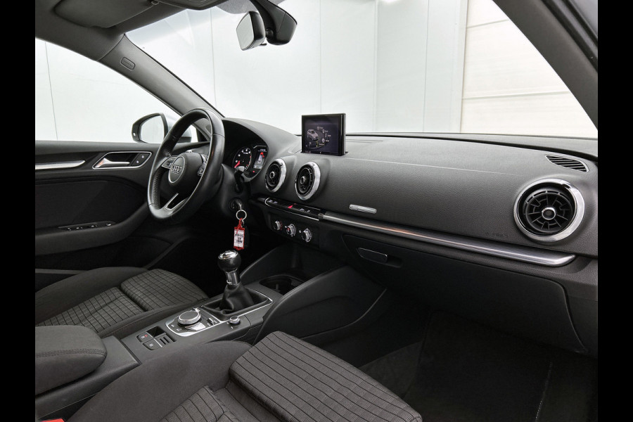 Audi A3 Sportback 1.0 TFSI Sport Lease Edition (NAVIGATIE, LED, SPORSTOELEN, PDC, STUURBEDIENING)