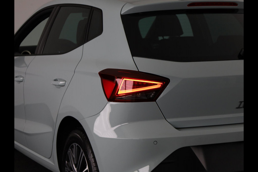Seat Ibiza Style Business Connect 1.0 EcoTSI 95 pk | Oniric Grey Metallic | Velgen 'Design Machined' | Safe & Driving Pack M | Apple Carplay | Sensoren V+A | Achteruitrij camera