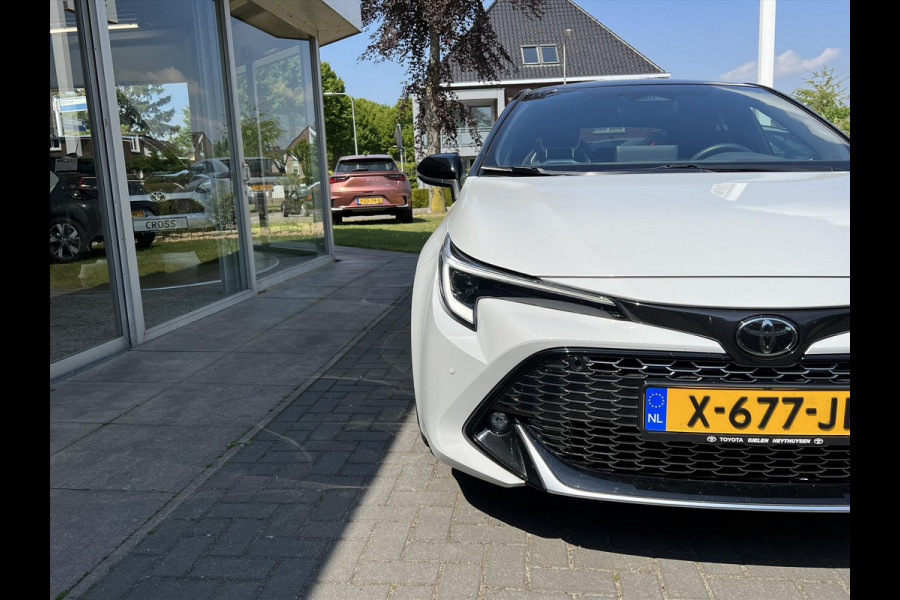 Toyota Corolla 1.8 Hybrid GR Sport | Eerste eigenaar, Parkeersensoren, Stoelverwarming, 18inch, Dynamic Grey, Nieuwe multimedia