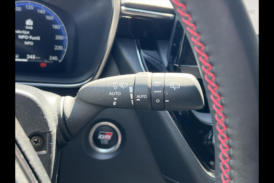 Toyota Corolla 1.8 Hybrid GR Sport | Eerste eigenaar, Parkeersensoren, Stoelverwarming, 18inch, Dynamic Grey, Nieuwe multimedia