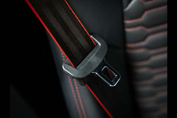 Audi RS6 Avant TFSI quattro | Keramisch | B/O | Pano | Rode Stiksels |