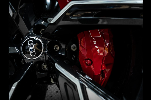 Audi RS6 Avant TFSI quattro | Keramisch | B/O | Pano | Rode Stiksels |