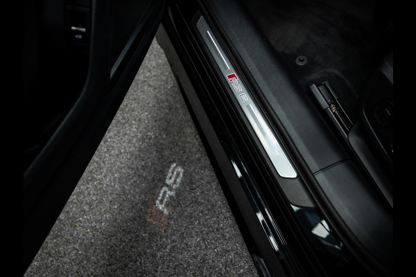 Audi RS6 Avant TFSI quattro | Keramisch | B/O | Pano | Rode Stiksels |
