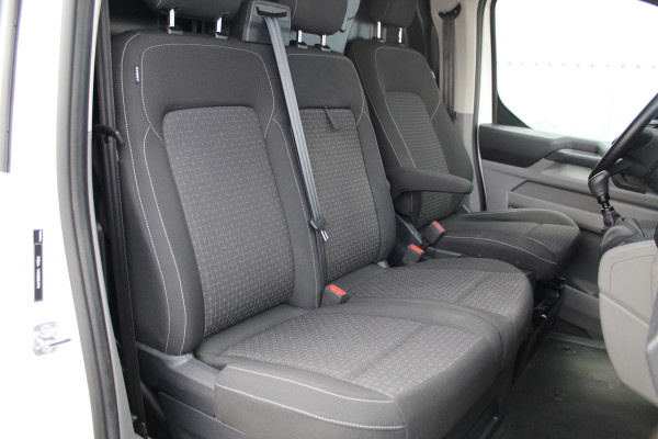 Ford Transit Custom 320 2.0-136 pk TDCI L1H1 Trend. Fabrieksgarantie t/m 15-09-2028 ! Camera, Cruise Control, Climate Control, Winter Pakket, Laadruimte bekleed.