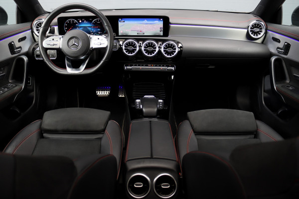 Mercedes-Benz CLA-Klasse 250 e AMG Line Premium+ | Panoramadak | Distronic+ | Memory | HUD | Trekhaak | Keyless Go | Surround Camera | Sfeerverlichting | Multibeam LED |