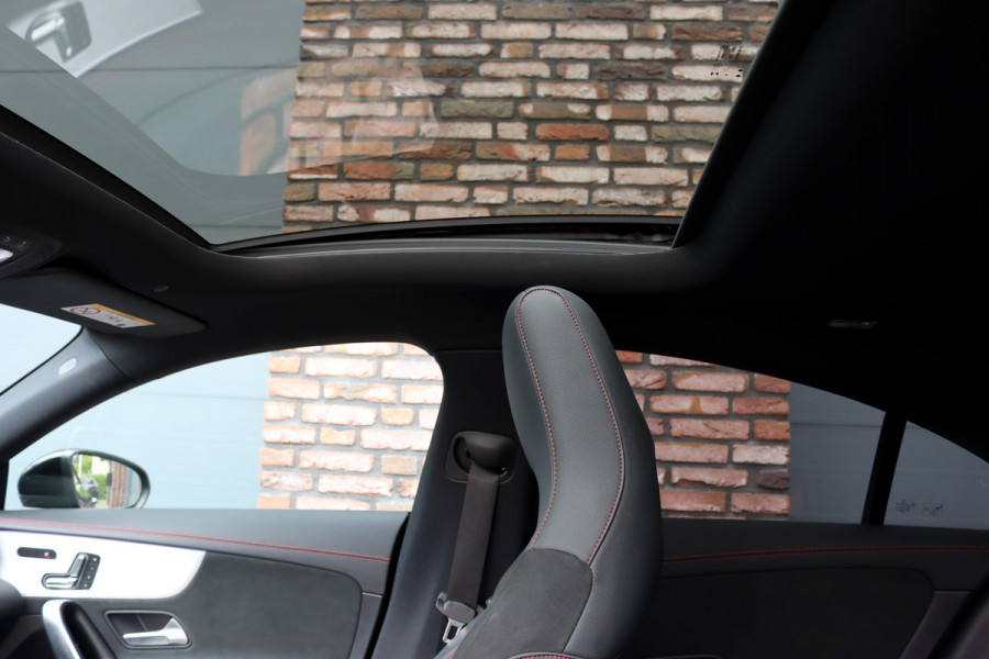 Mercedes-Benz CLA-Klasse 250 e AMG Line Premium+ | Panoramadak | Distronic+ | Memory | HUD | Trekhaak | Keyless Go | Surround Camera | Sfeerverlichting | Multibeam LED |