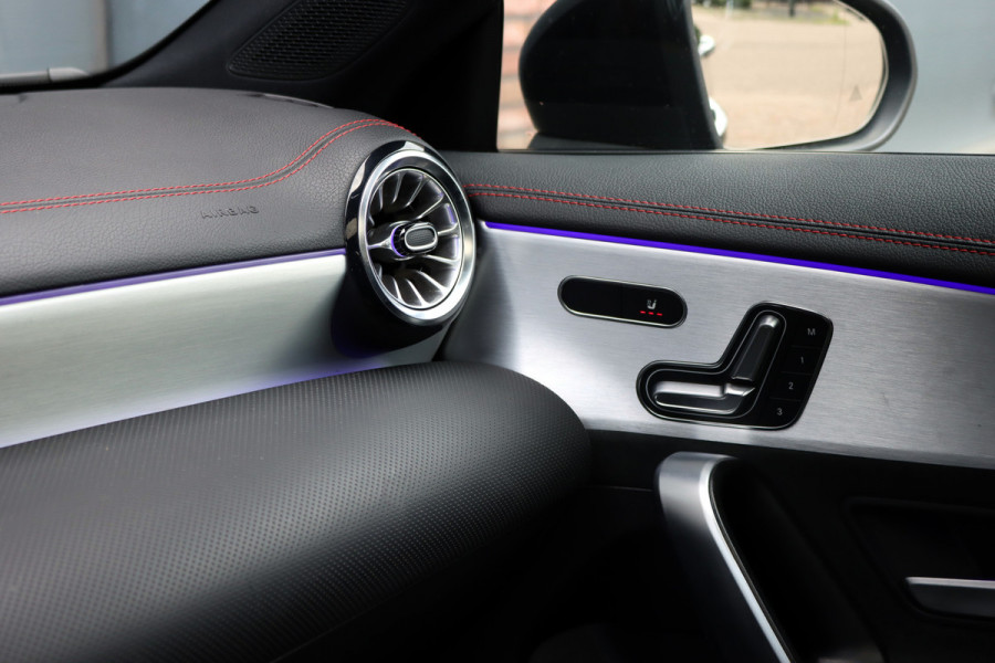Mercedes-Benz CLA-Klasse 250 e AMG Line Premium+ | Panoramadak | Distronic+ | Memory | HUD | Trekhaak | Keyless Go | Surround Camera | Sfeerverlichting | Multibeam LED |