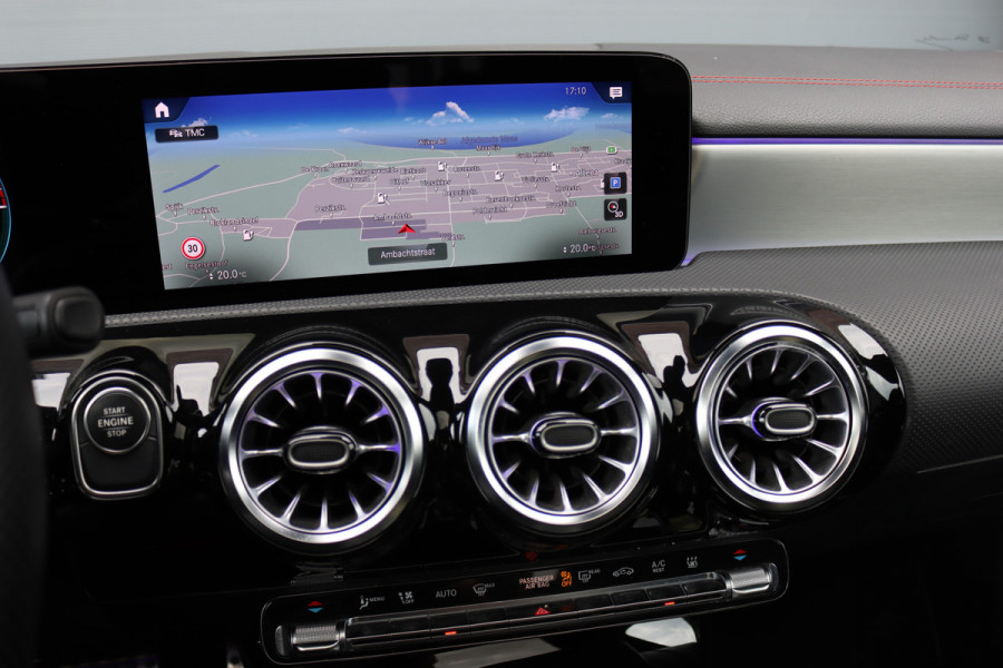 Mercedes-Benz CLA-Klasse 250 e AMG Line Premium+ | Panoramadak | Distronic+ | Memory | HUD | Trekhaak | Keyless Go | Surround Camera | Sfeerverlichting | Multibeam LED |